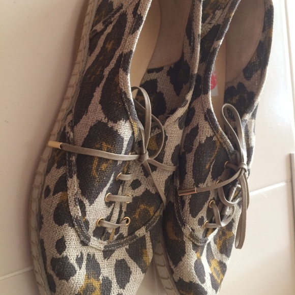 Charlotte Olympia women's size 35 EU leopard print lace up flat canvas loafers - Picture 2 of 7